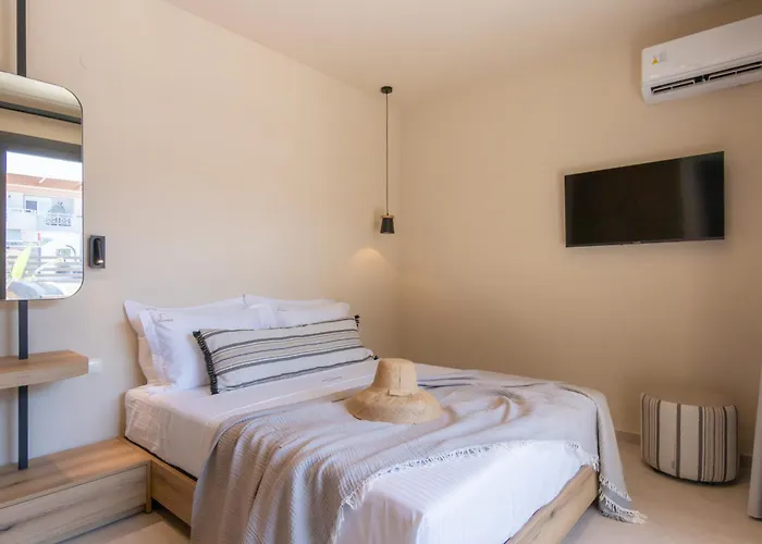 Ntinas Seaside Villa *